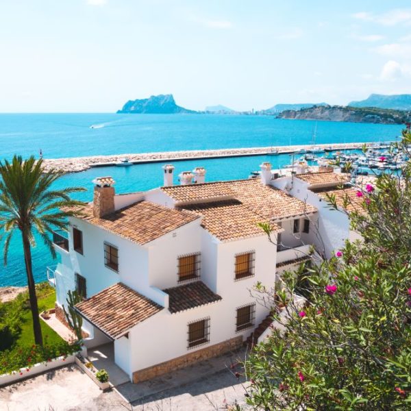 are brits still buying property in spain