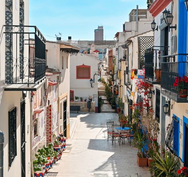 can non eu citizens buy property in spain
