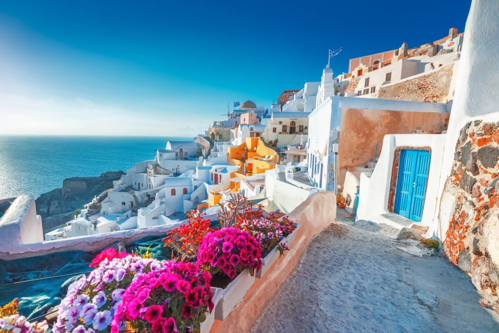 is it cheaper to live in greece or spain